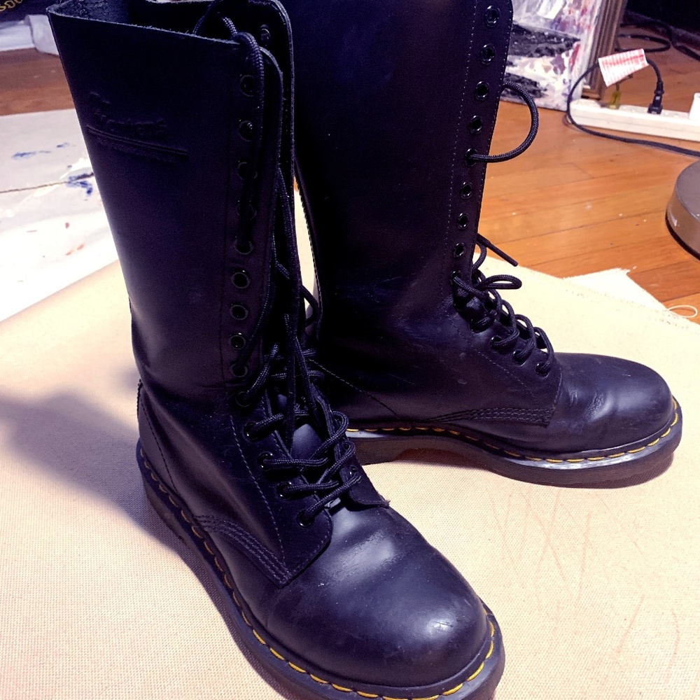 Doc Dr. Martens black high boots Size 39 M7 W8